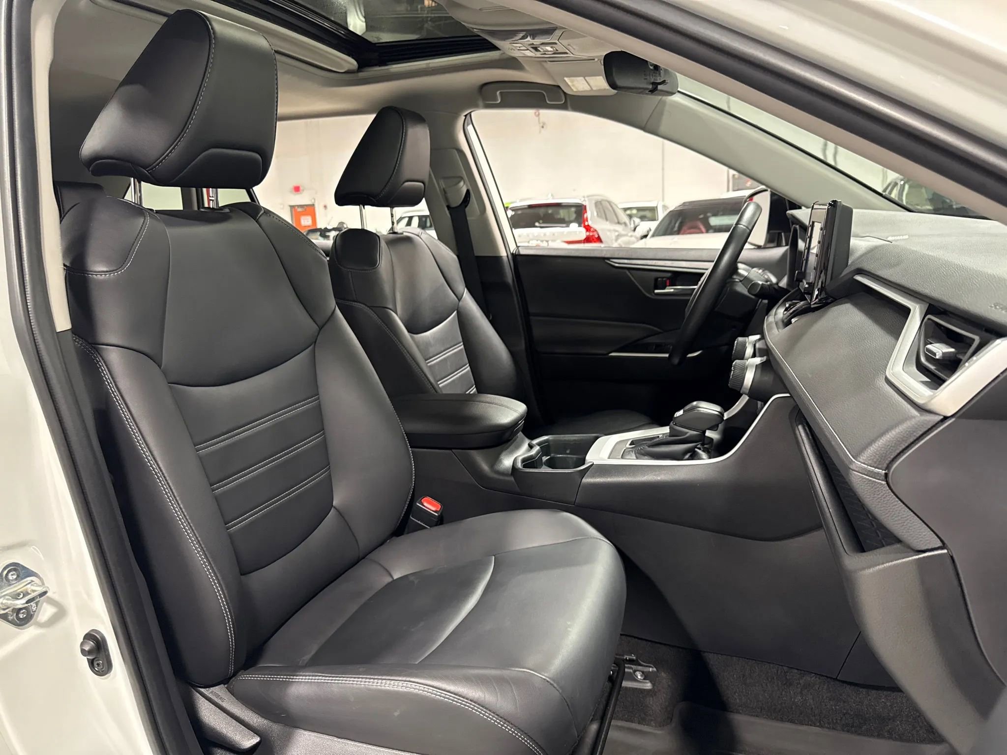 Used 2021 Toyota RAV4 XLE Premium AWD/4WD image 50