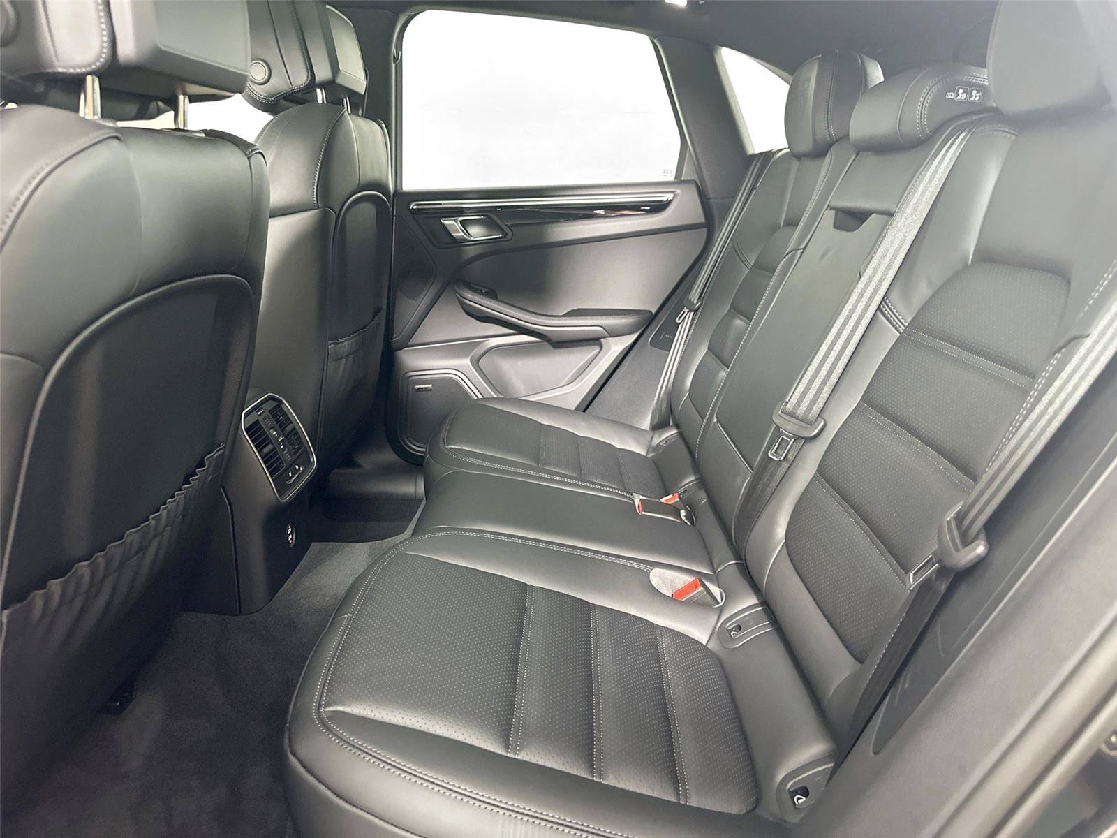 Certified 2026 Porsche Macan Turbo AWD/4WD image 26