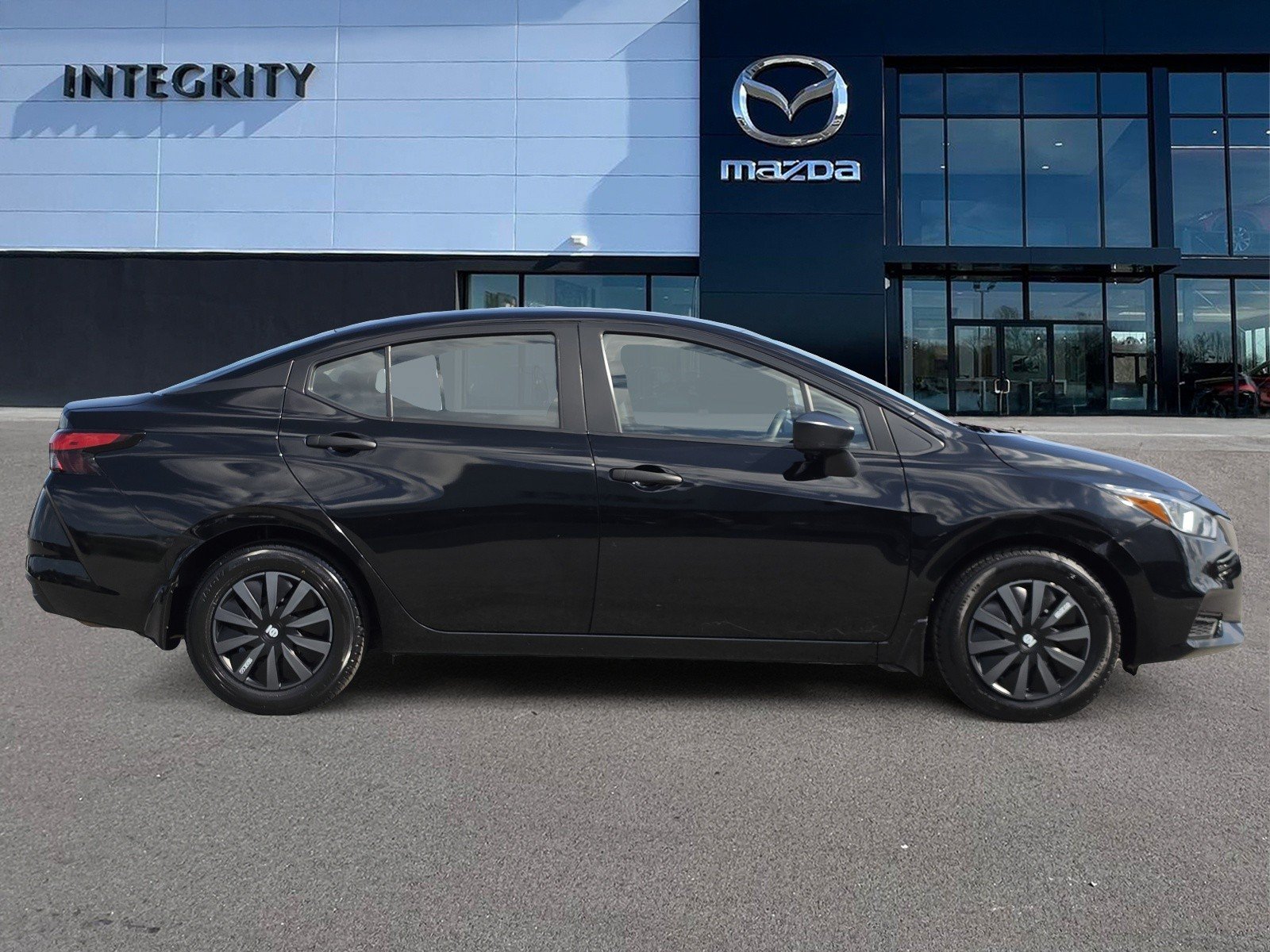 Used 2021 Nissan Versa S FWD image 3