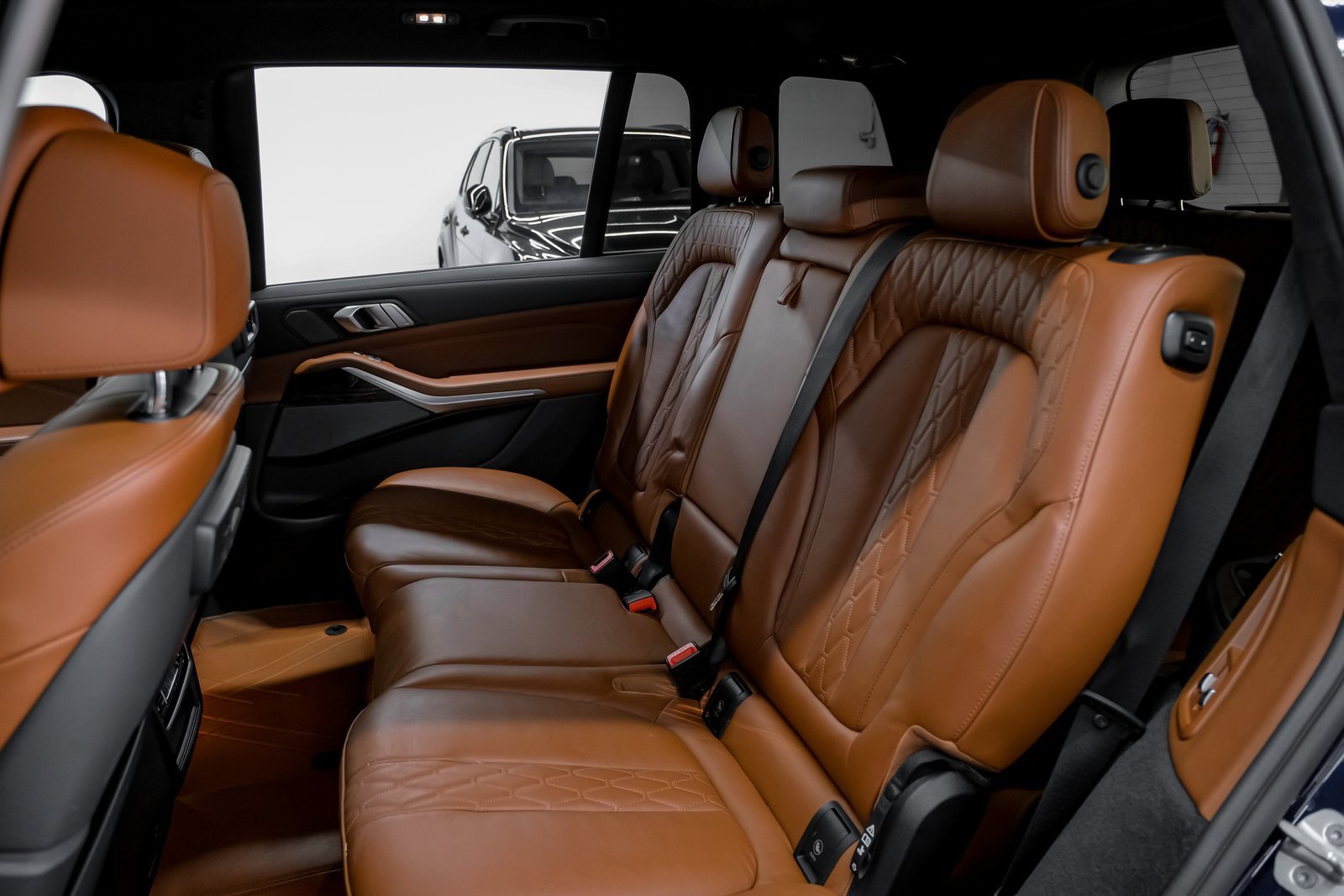 Used 2022 BMW X7 M50i w/ Executive Package image 43