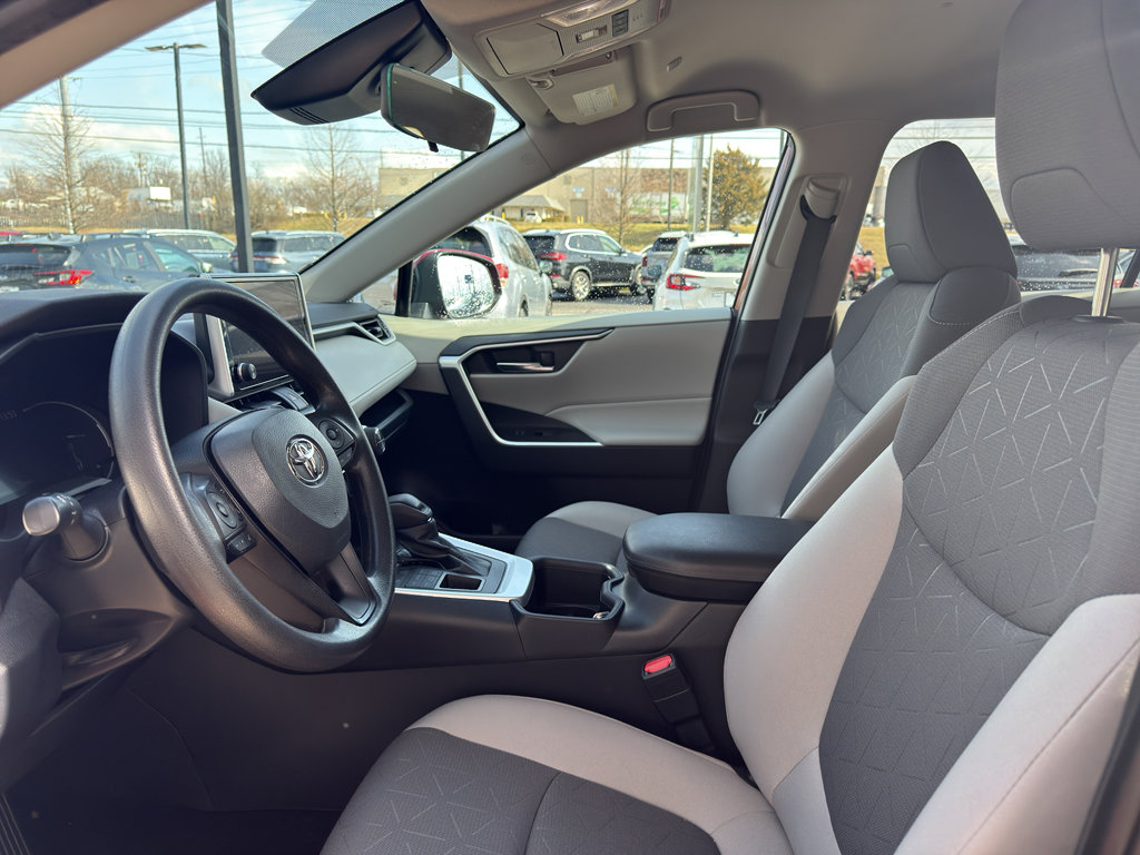 Used 2023 Toyota RAV4 XLE image 9