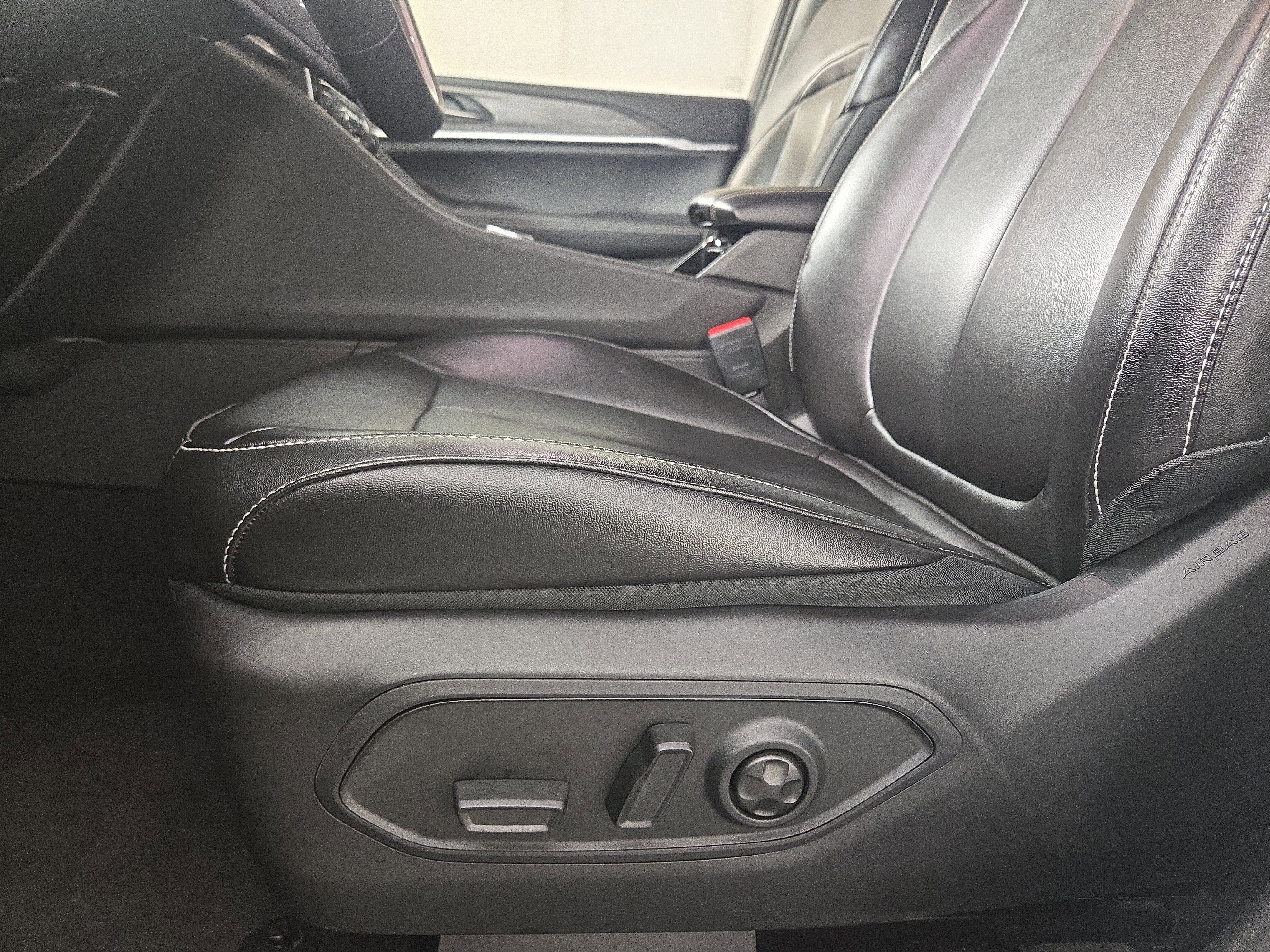 Used 2023 Jeep Grand Cherokee L Limited image 34