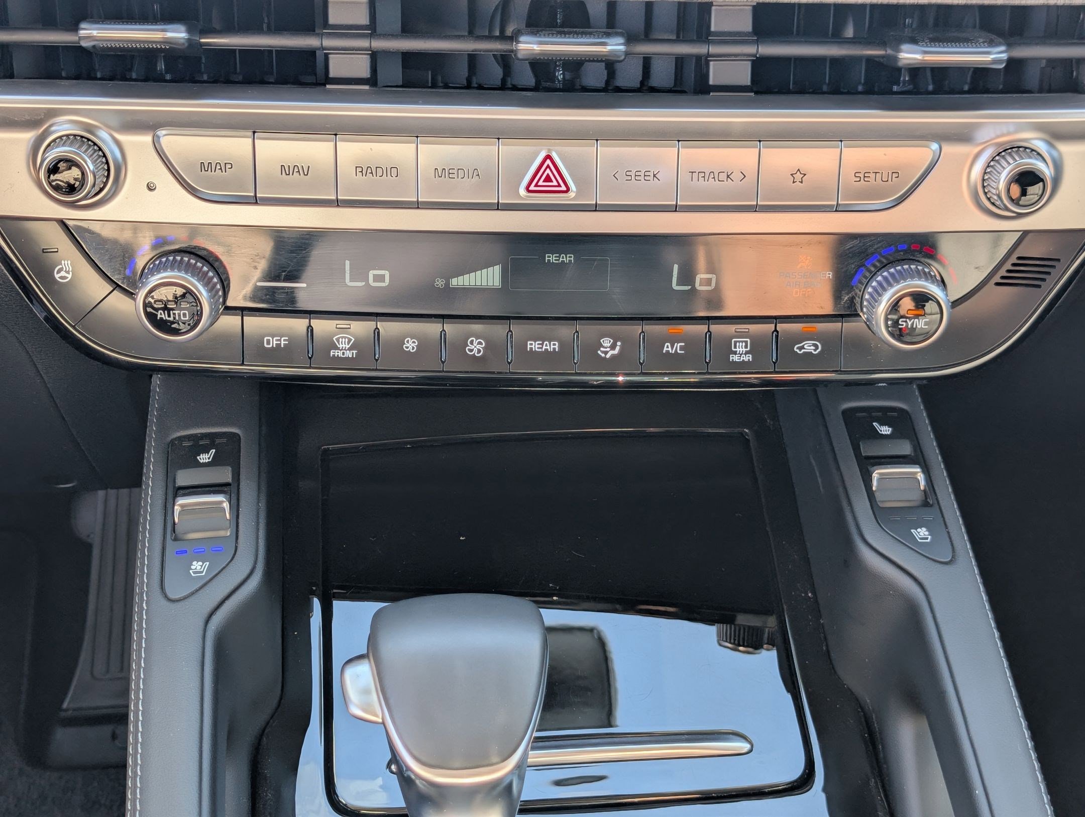 Used 2024 Kia Telluride EX w/ EX Captain's Chair Package image 21