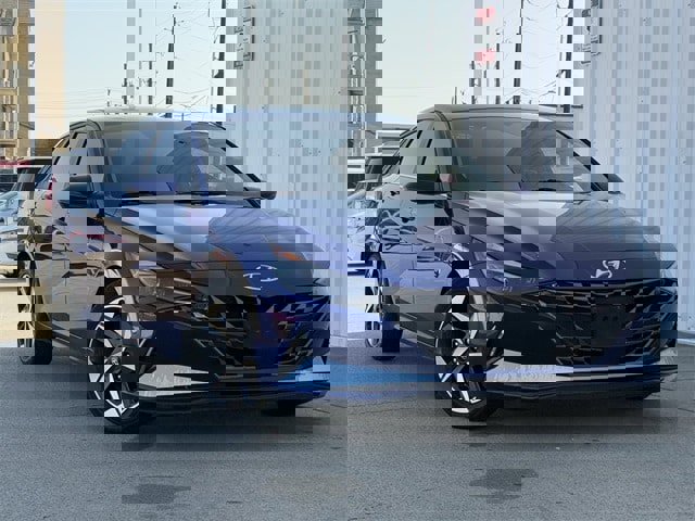 Used 2021 Hyundai Elantra Limited image 2