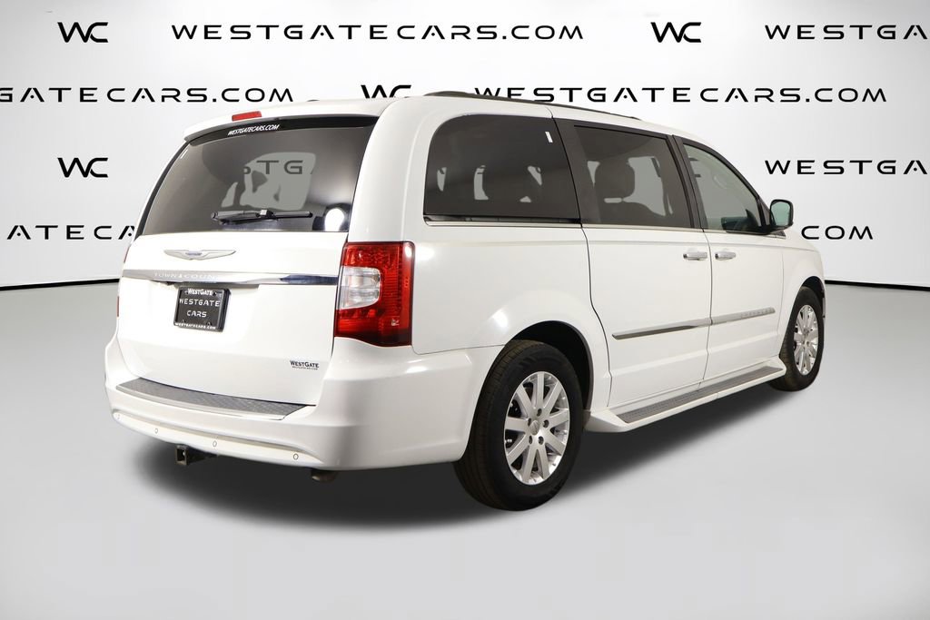 Used 2016 Chrysler Town & Country Touring w/ Driver Convenience Group image 41