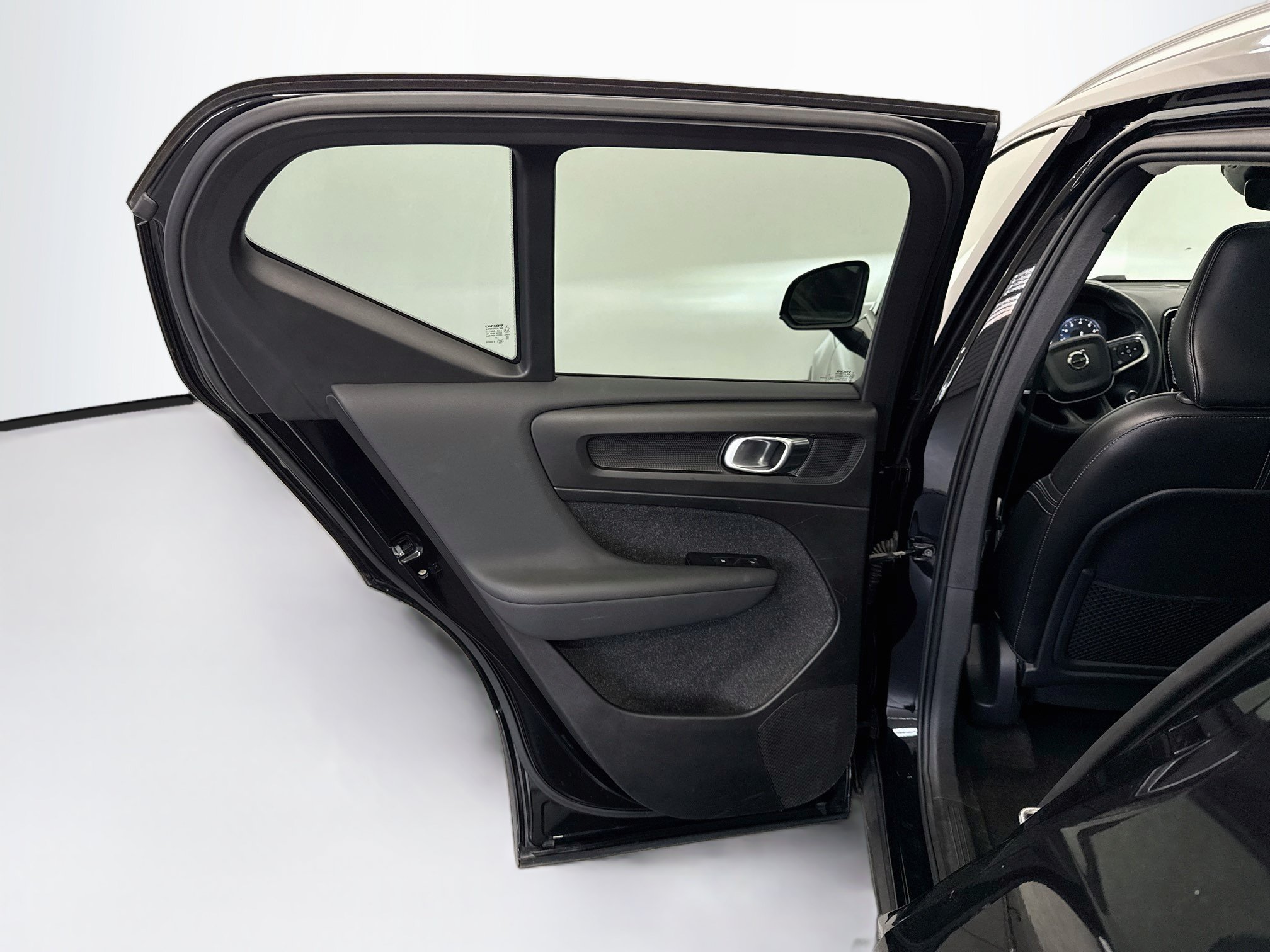 Used 2022 Volvo XC40 T5 Momentum AWD/4WD image 27