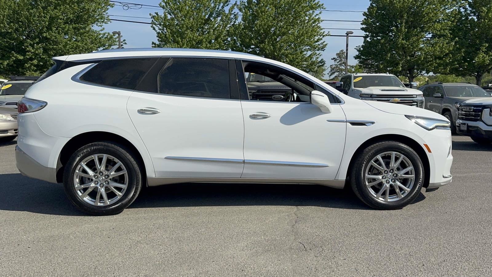 Used 2023 Buick Enclave Essence w/ Experience Buick Package AWD/4WD image 3