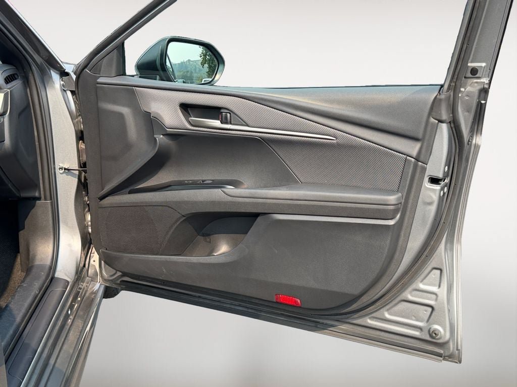 Used 2025 Toyota Camry SE FWD image 25