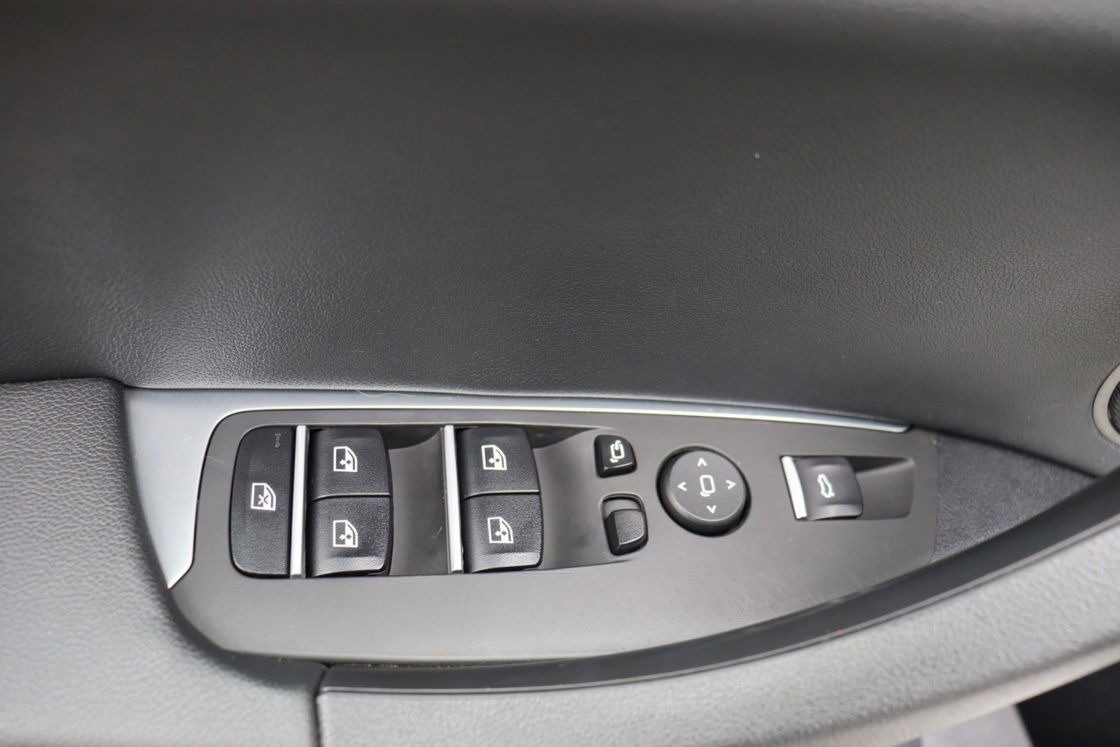 Used 2019 BMW X3 xDrive30i w/ M Sport Package 2 AWD/4WD image 26