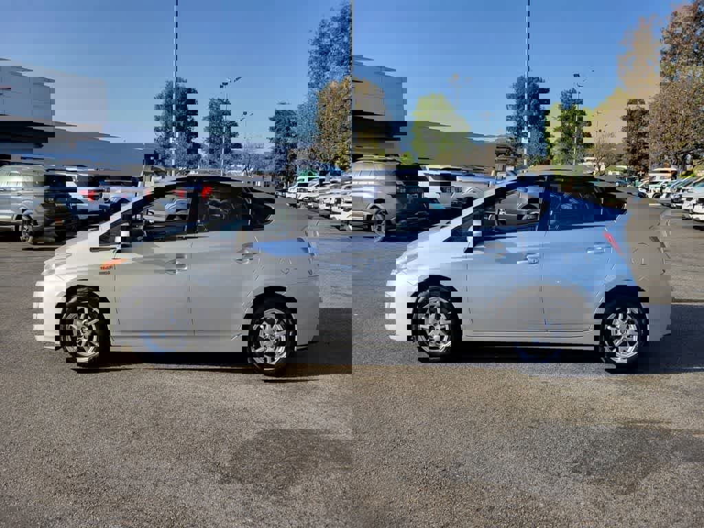 Used 2010 Toyota Prius Two FWD image 2