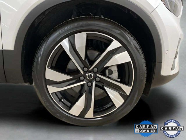 Used 2025 Volvo XC40 B5 Plus image 32