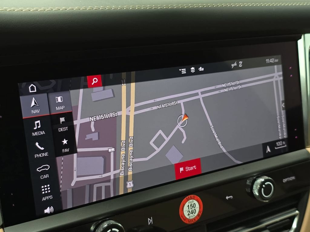 Certified 2025 Porsche Macan S w/ Premium Package Plus AWD/4WD image 17
