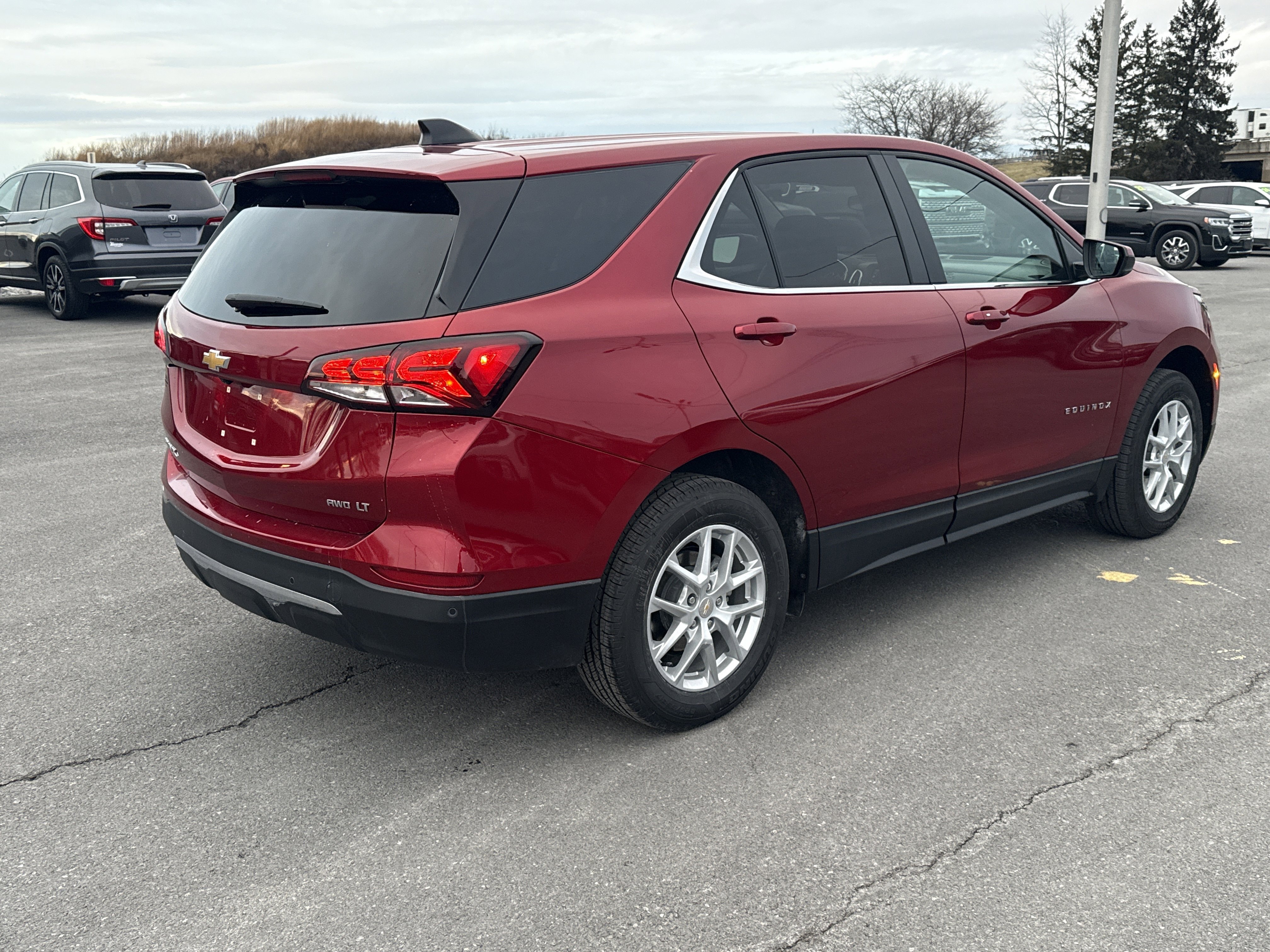Used 2023 Chevrolet Equinox LT image 3
