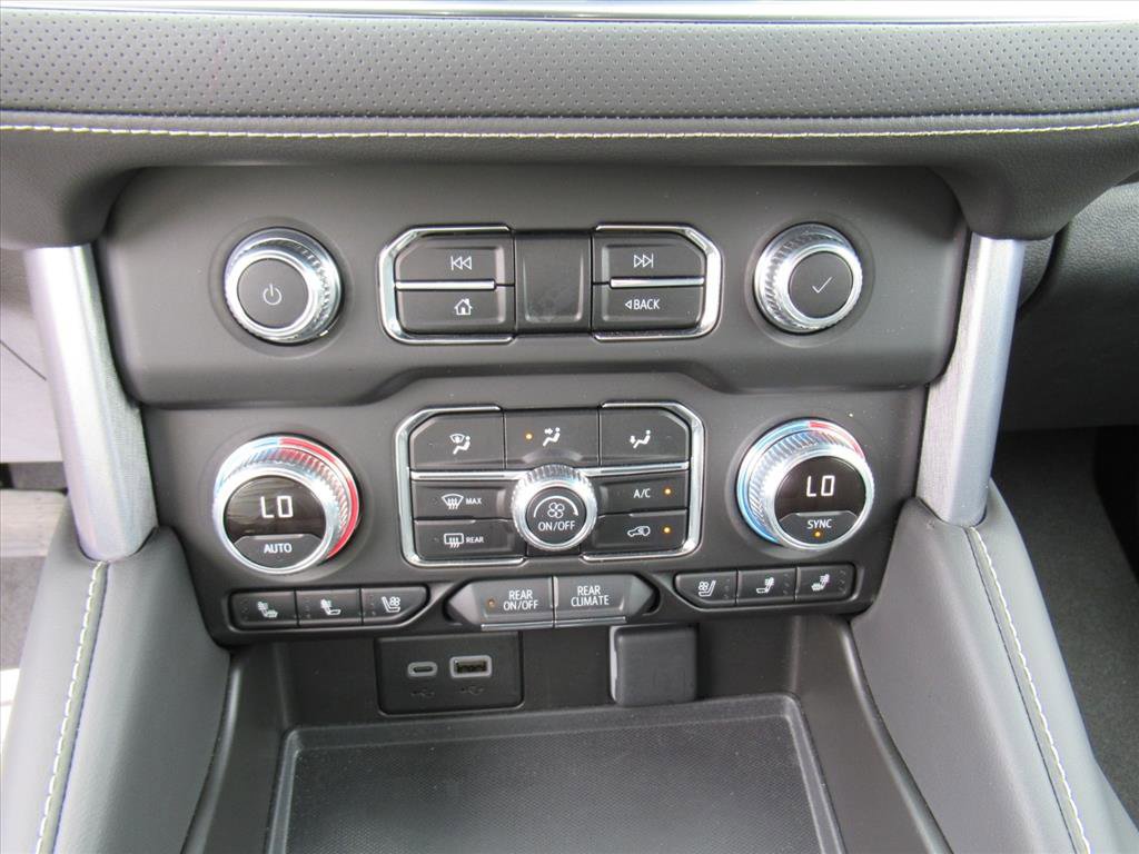 Used 2024 GMC Yukon XL SLT w/ SLT Premium Package image 26