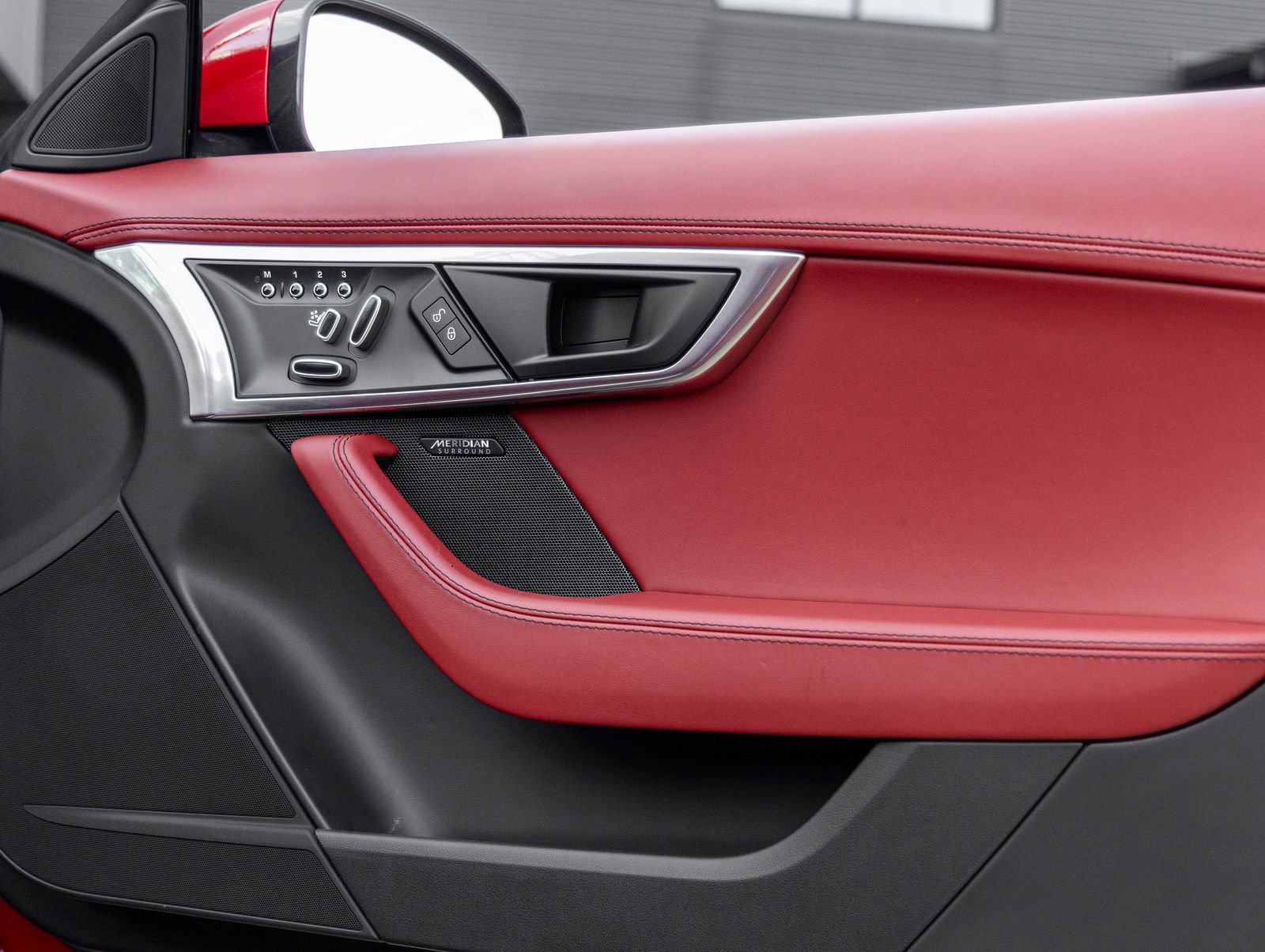 Used 2018 Jaguar F-TYPE R image 37