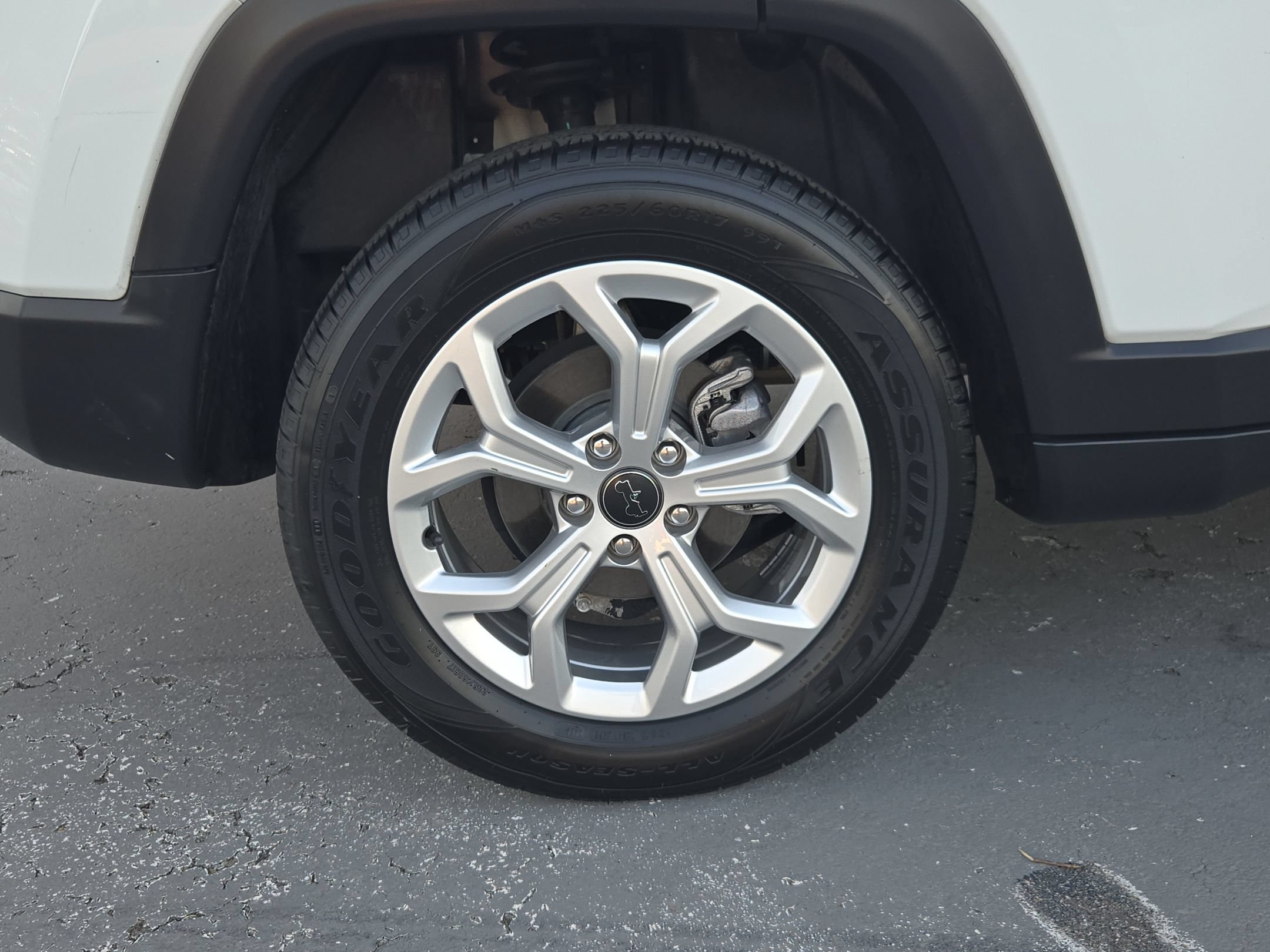 Used 2025 Jeep Compass Latitude AWD/4WD image 17