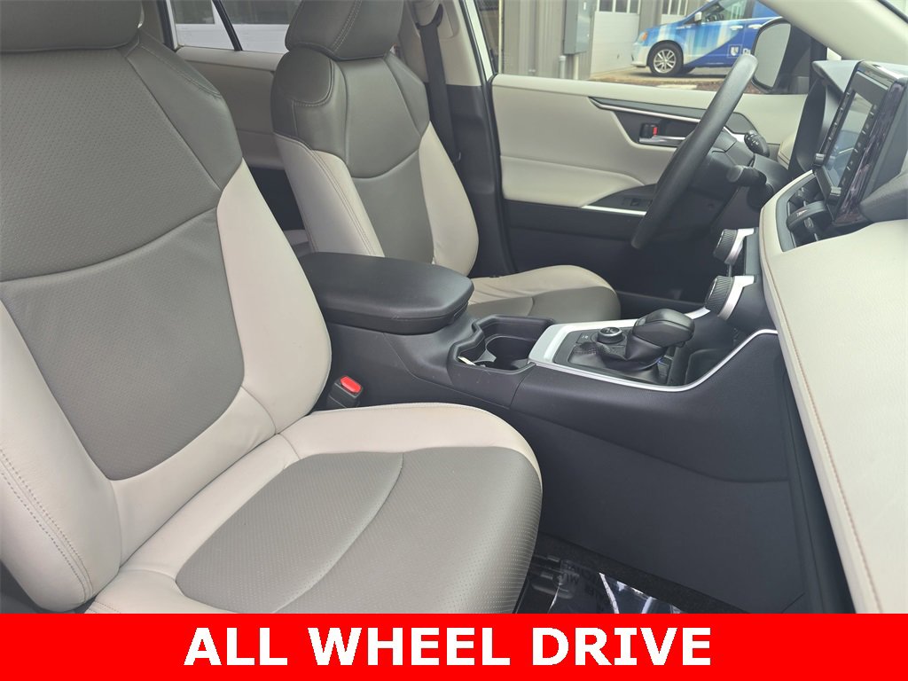 Used 2019 Toyota RAV4 XLE image 10