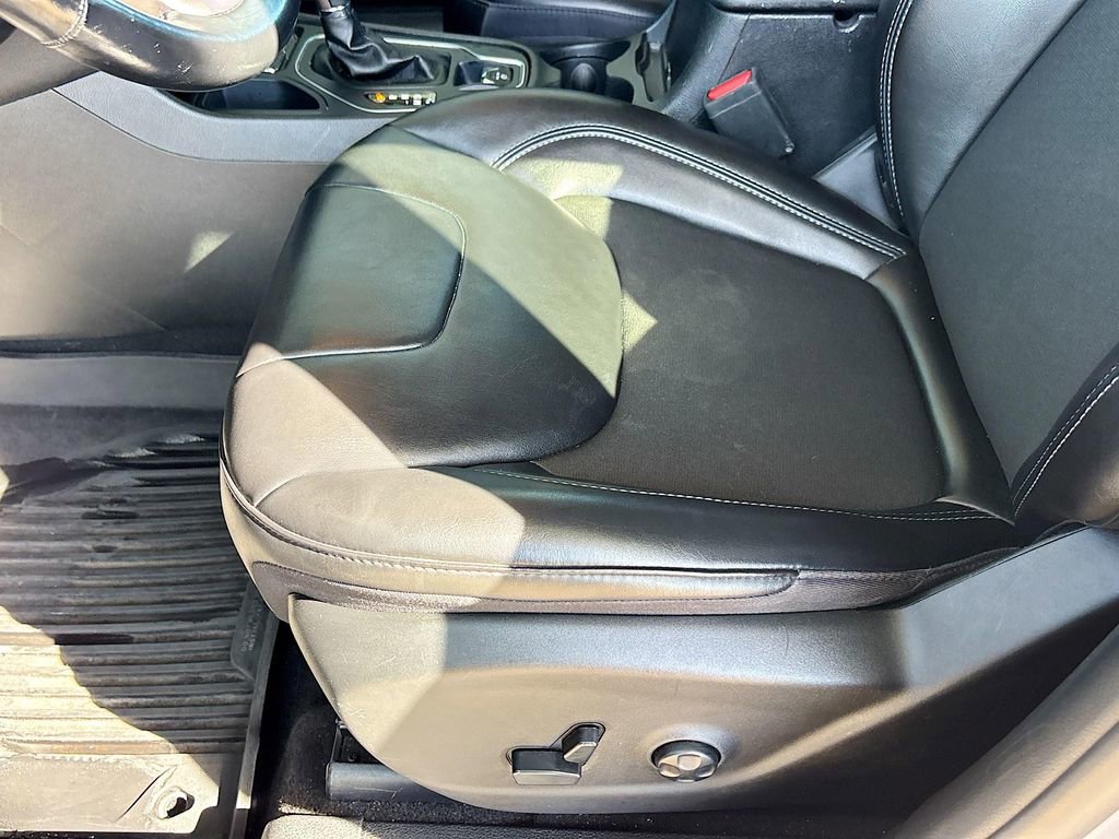 Used 2021 Jeep Cherokee Latitude Plus w/ Sun & Sound Group image 18