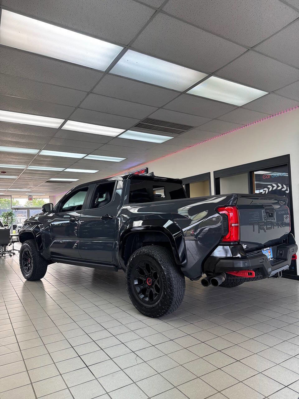 Used 2025 Toyota Tacoma TRD Pro AWD/4WD image 3