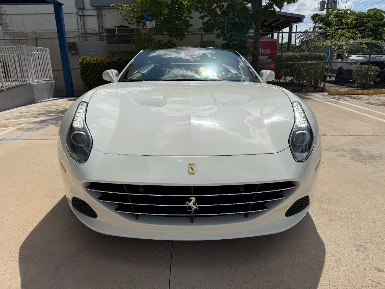 Used 2015 Ferrari California T RWD image 5