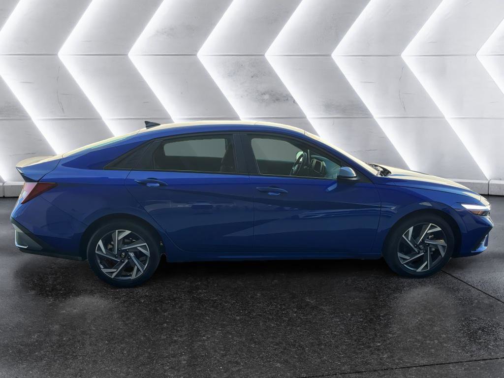Used 2025 Hyundai Elantra Sport image 4