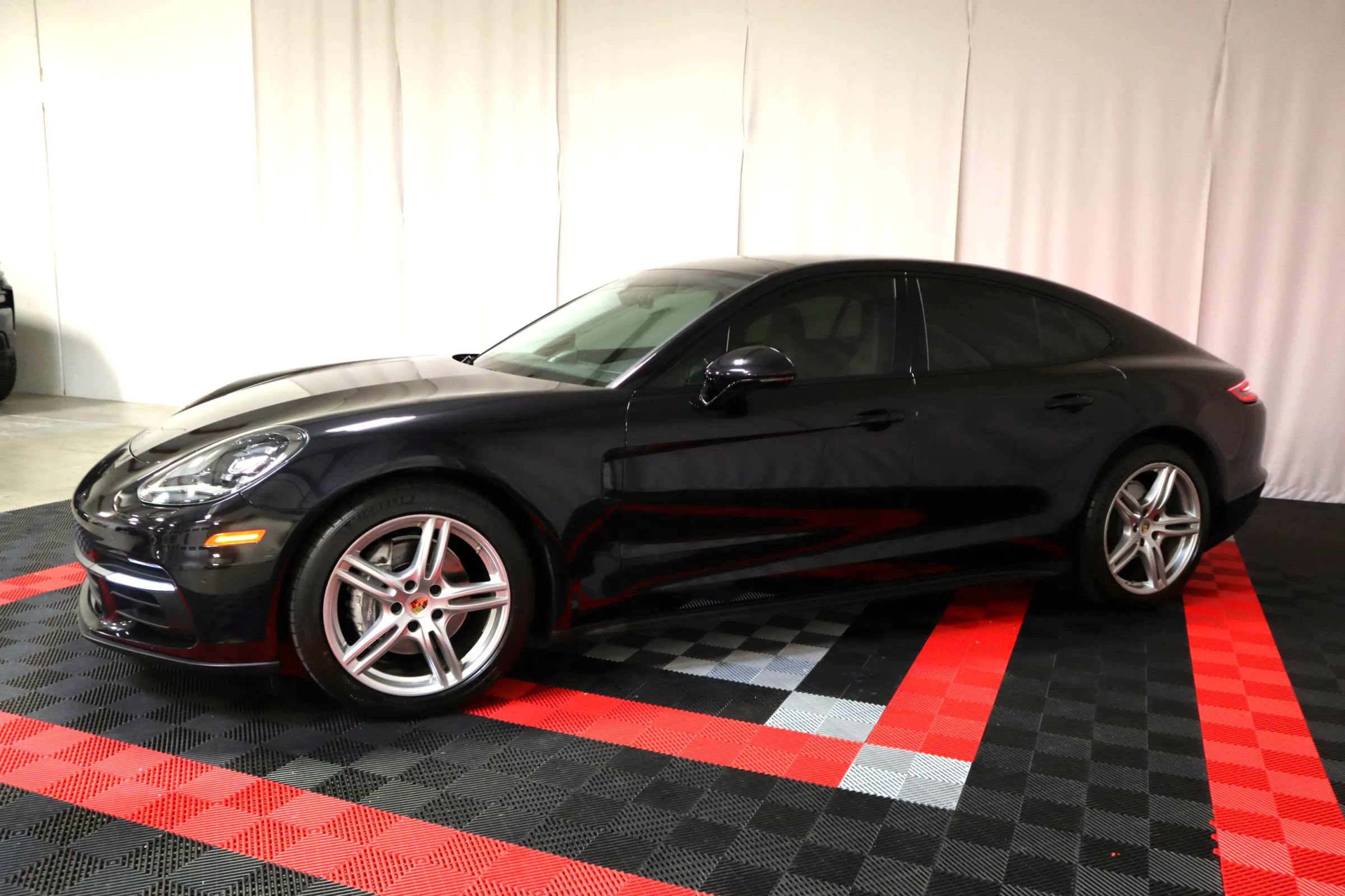 Used 2019 Porsche Panamera w/ Premium Package Plus RWD image 7