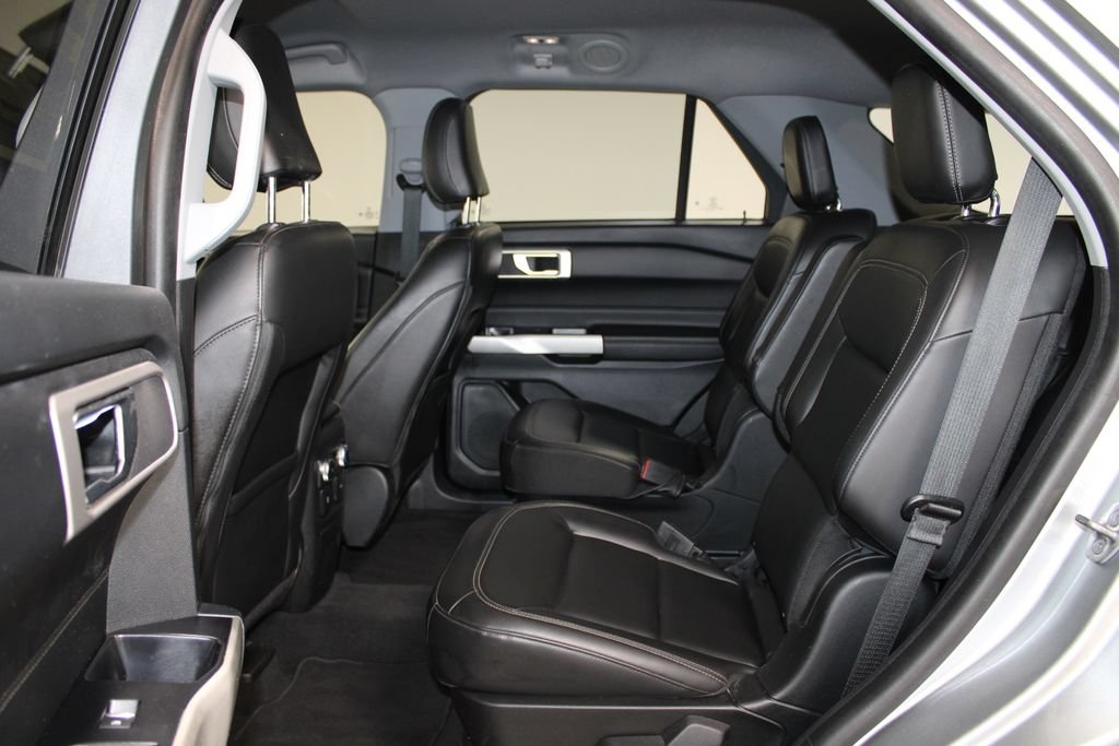 Used 2022 Ford Explorer XLT w/ Equipment Group 202A AWD/4WD image 23