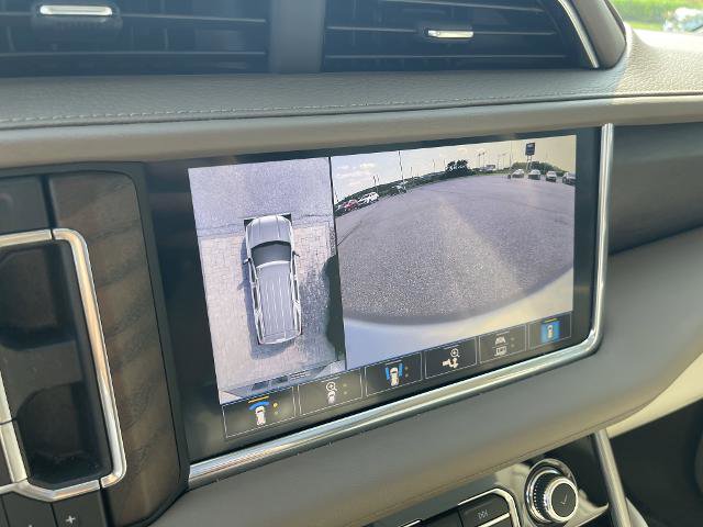 Used 2021 GMC Yukon Denali w/ Denali Premium Package image 15