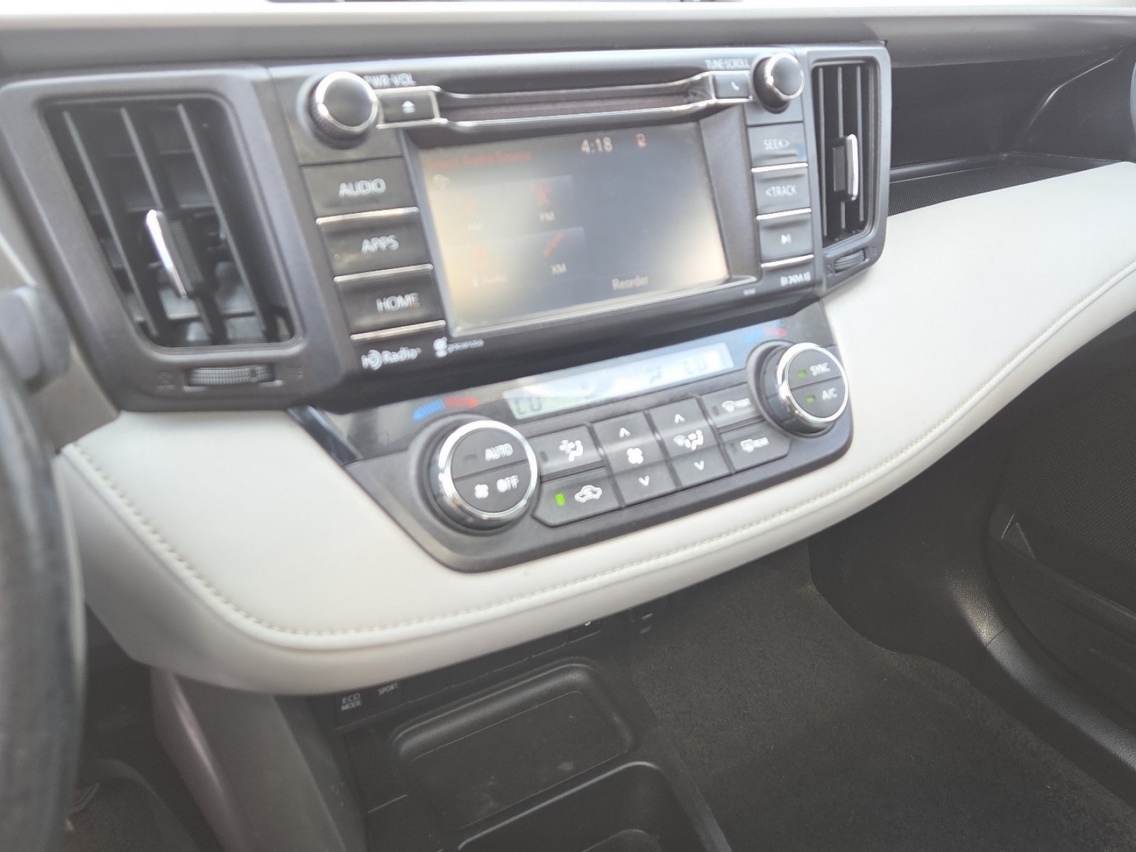 Used 2016 Toyota RAV4 XLE FWD image 29