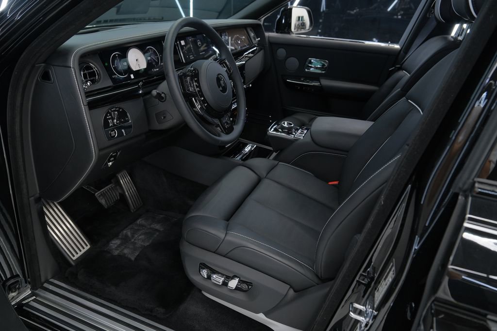 Used 2026 Rolls-Royce Phantom Sedan image 34