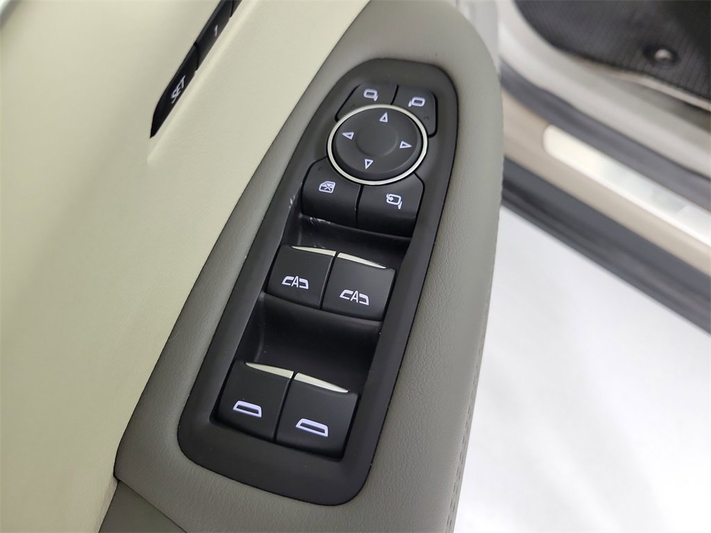 Certified 2023 Cadillac XT6 Premium Luxury w/ Technology Package image 21