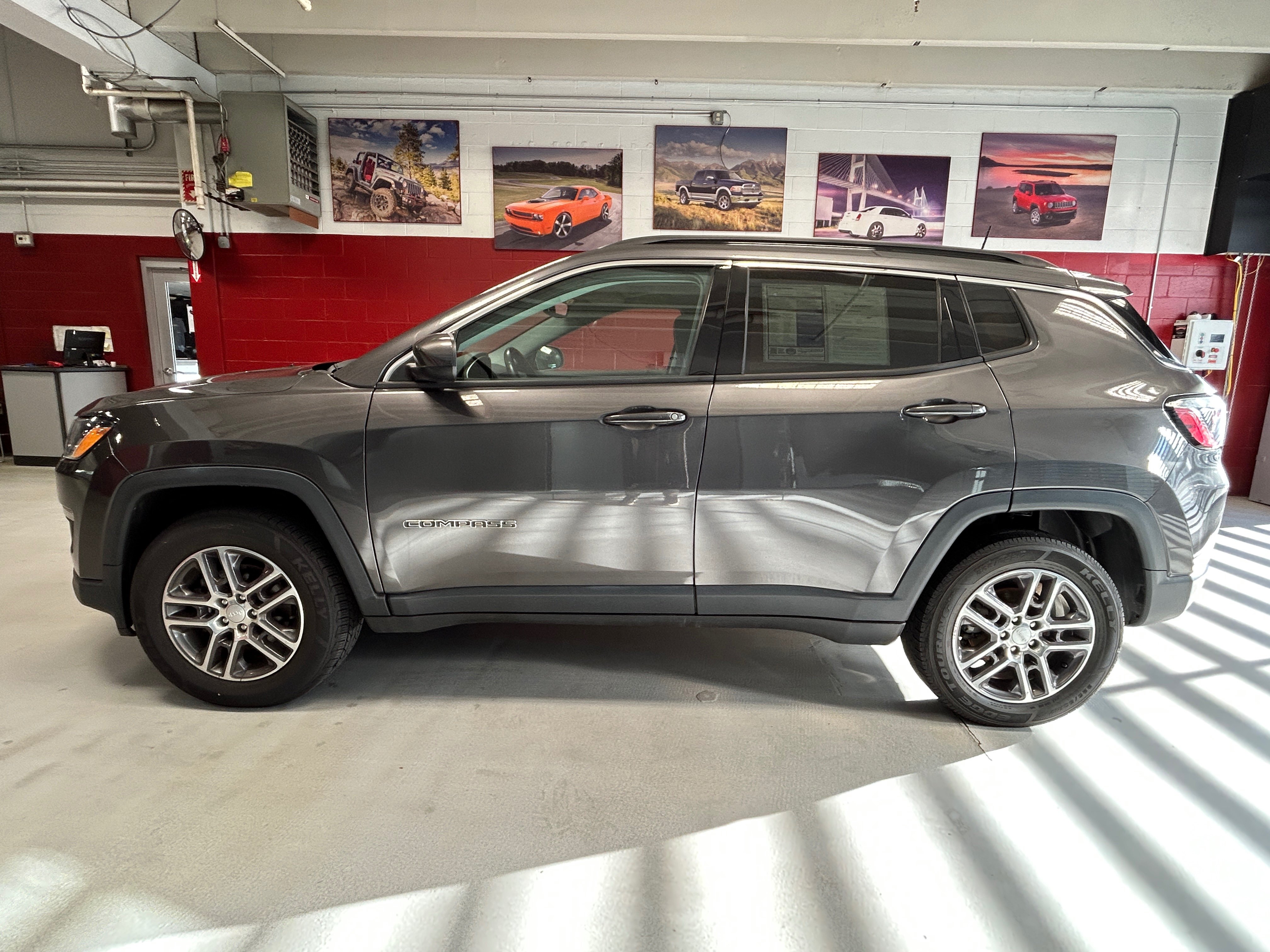 Used 2020 Jeep Compass Latitude AWD/4WD image 26