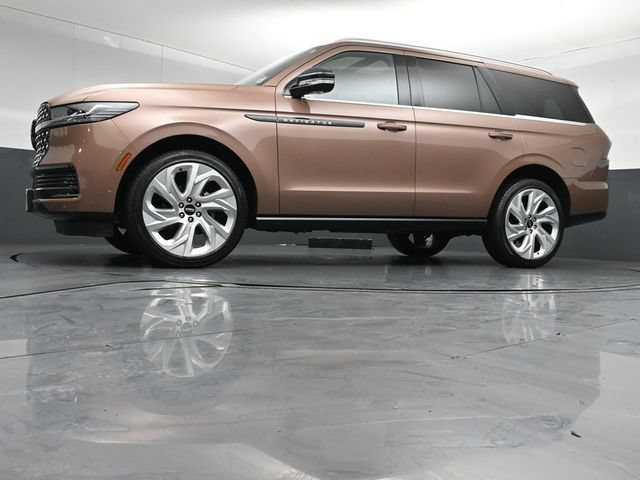 Certified 2025 Lincoln Navigator Black Label AWD/4WD image 41