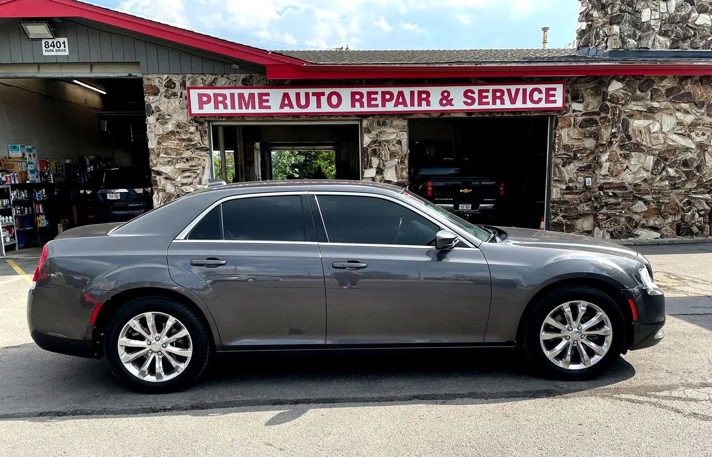 Used 2017 Chrysler 300 Limited image 8