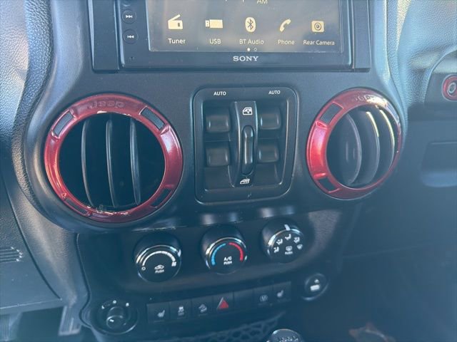 Used 2013 Jeep Wrangler Unlimited Sahara image 28