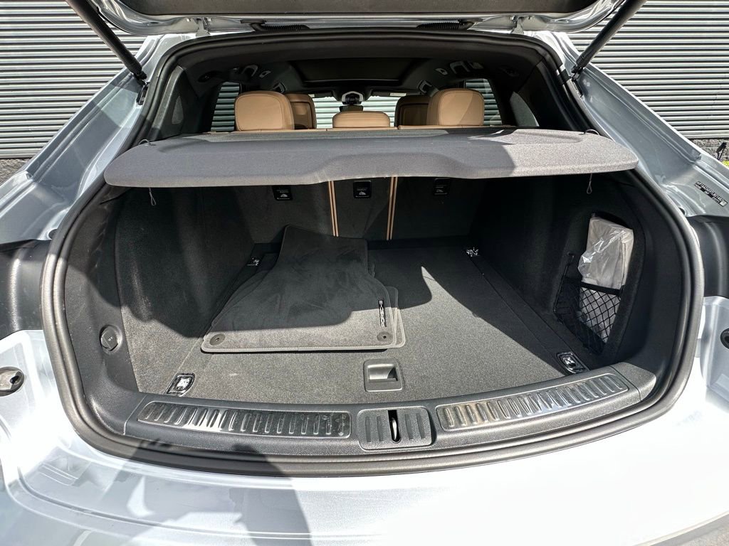 Certified 2026 Porsche Macan Turbo AWD/4WD image 40