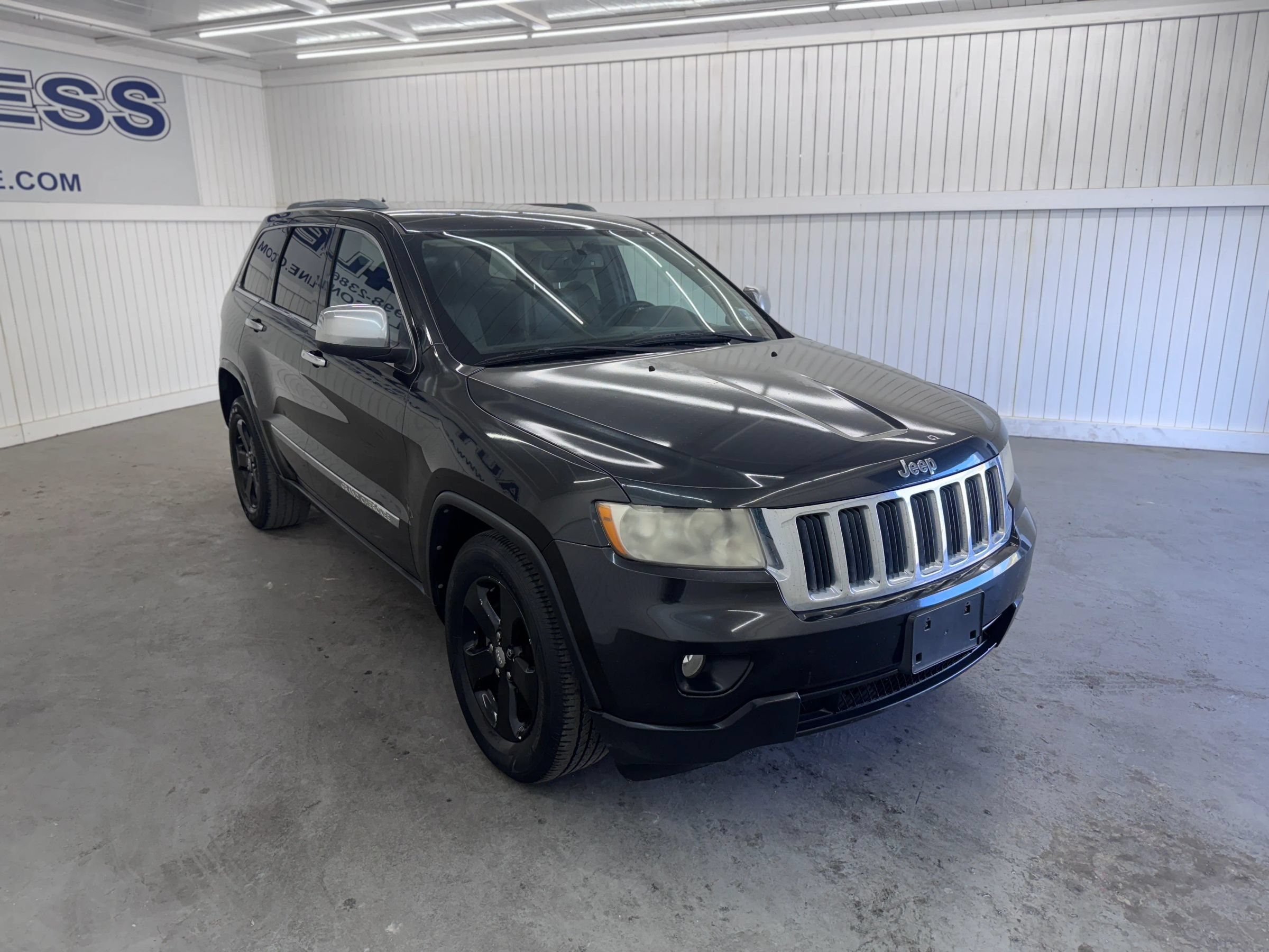 Used 2013 Jeep Grand Cherokee Laredo AWD/4WD image 3