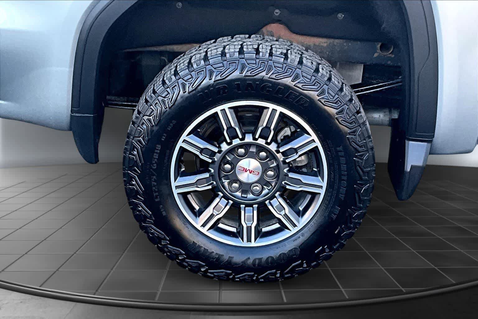 Used 2025 GMC Sierra 1500 AT4 w/ Technology Package image 36
