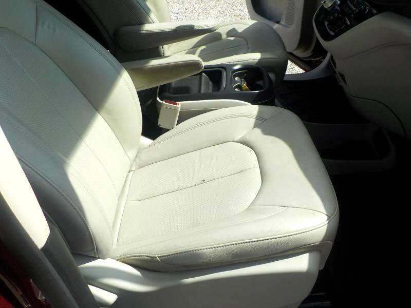 Used 2018 Chrysler Pacifica Touring-L image 26