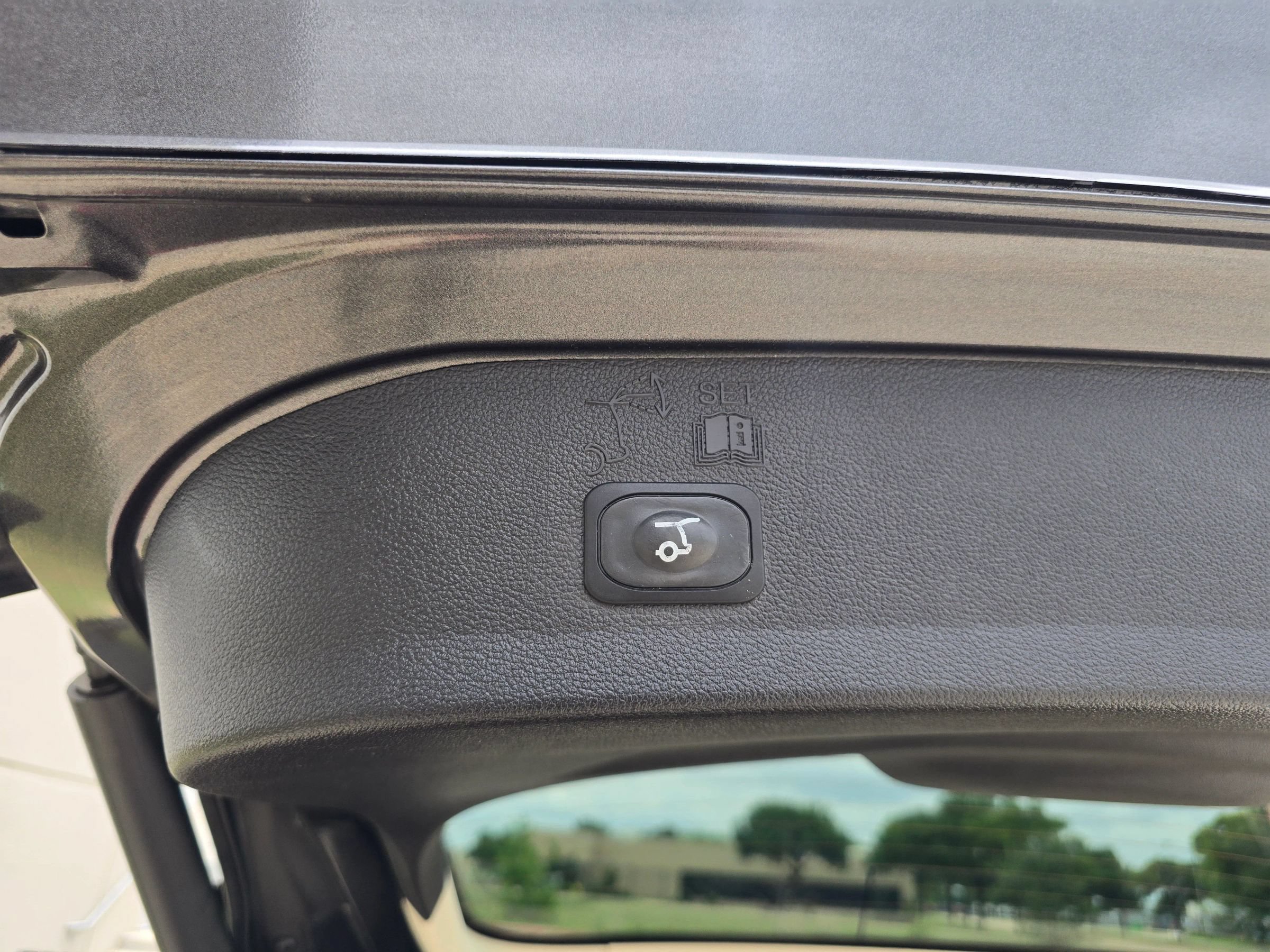 Used 2019 Ford Escape SEL FWD image 12