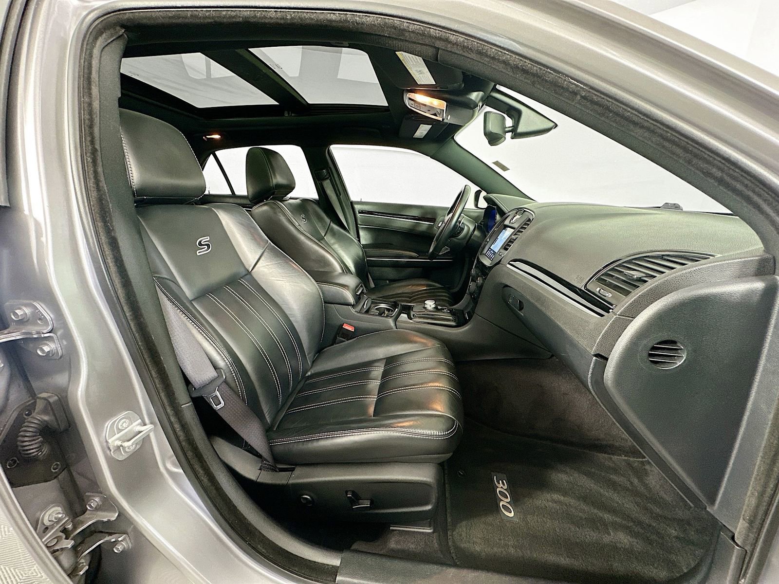 Used 2017 Chrysler 300 S w/ S Model Appearance Package image 30