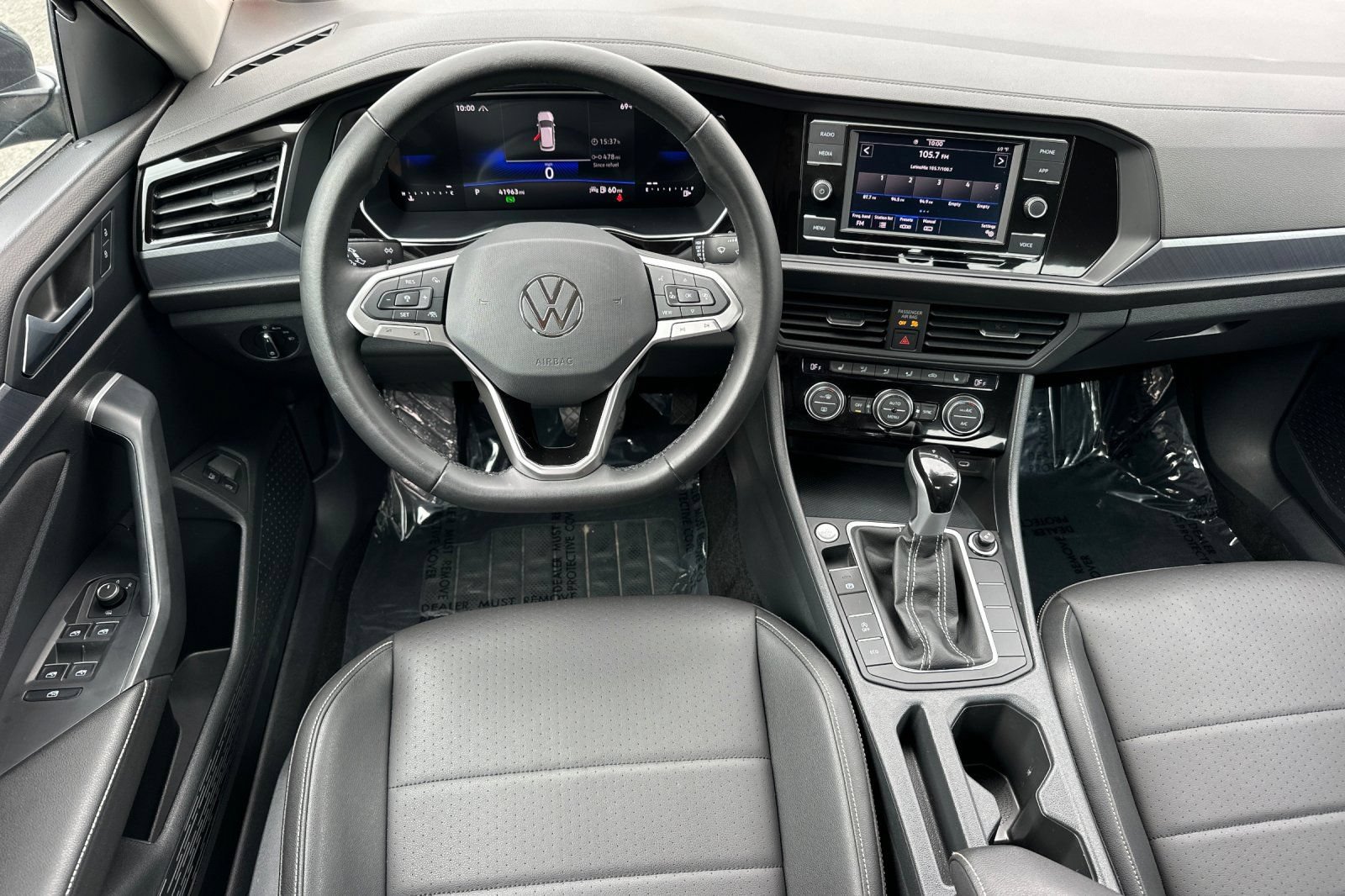 Used 2024 Volkswagen Jetta SE FWD image 15