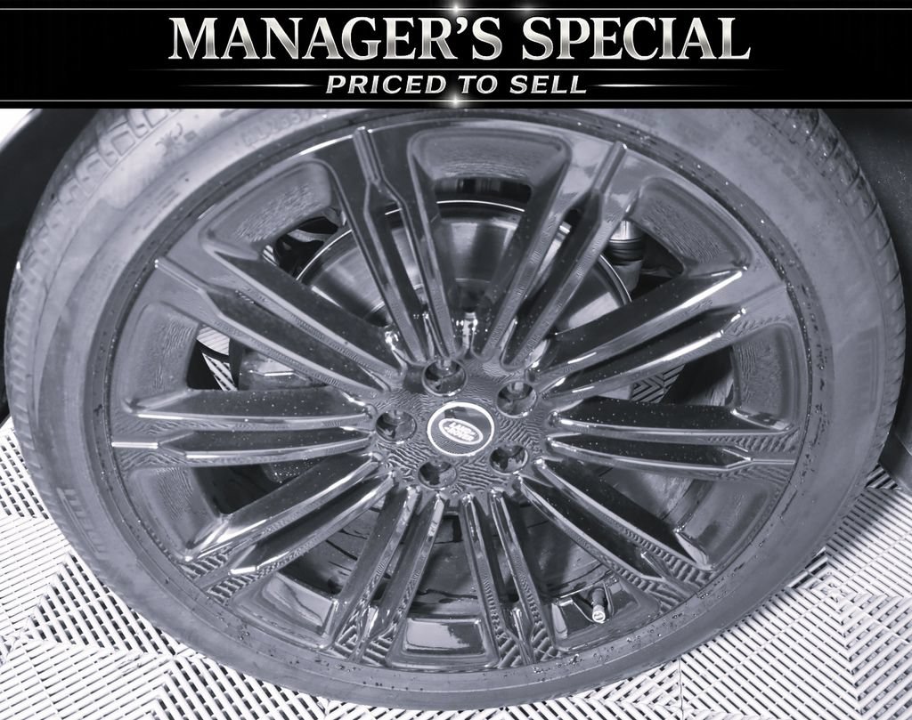 Used 2025 Land Rover Range Rover SE AWD/4WD image 7