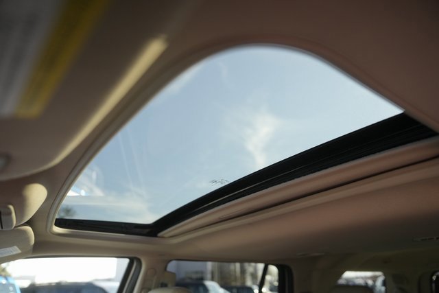 Used 2017 Lincoln Navigator Select image 11