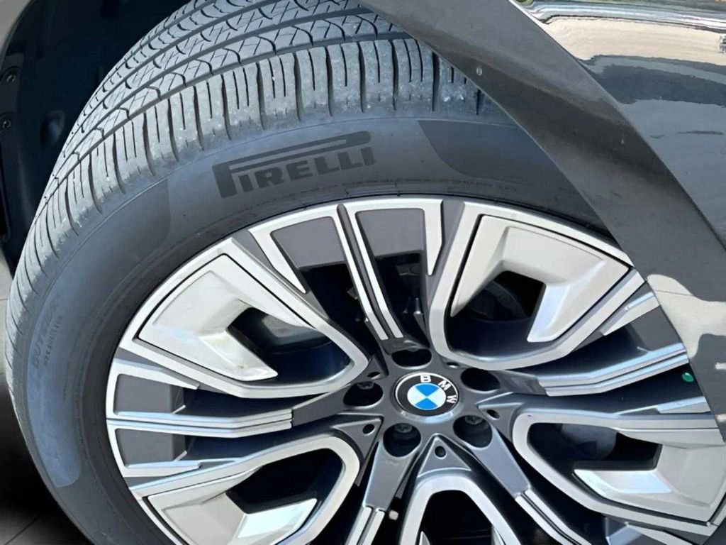 Used 2024 BMW i7 xDrive60 image 34