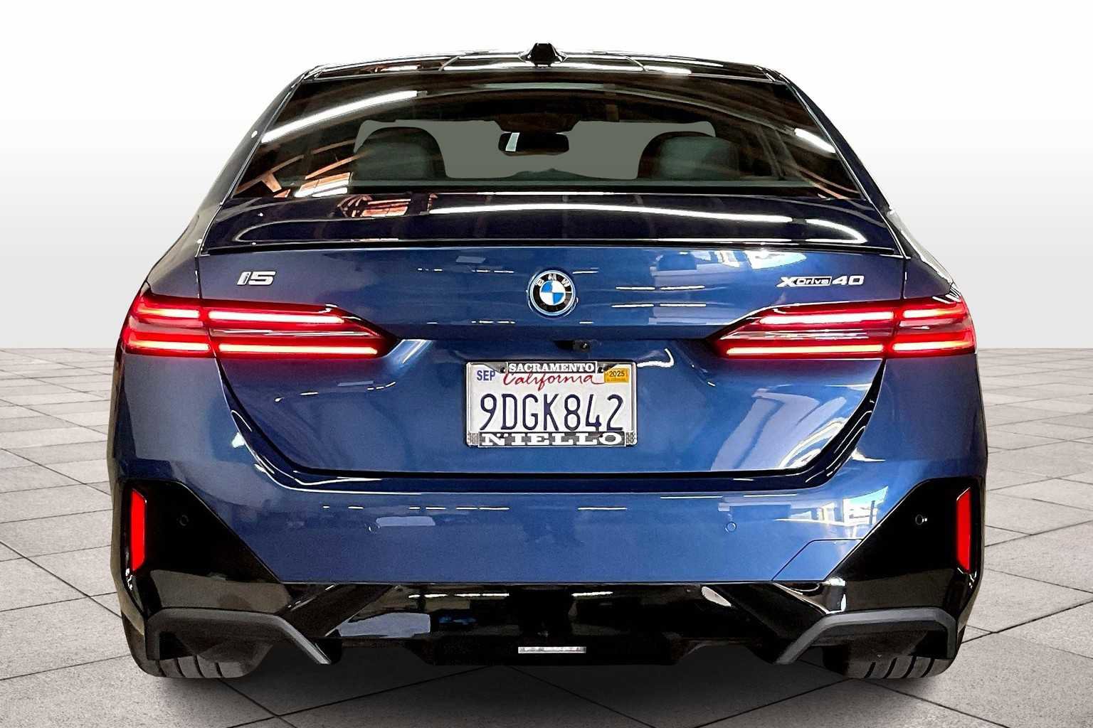 Used 2025 BMW i5 xDrive40 w/ Executive Package image 7