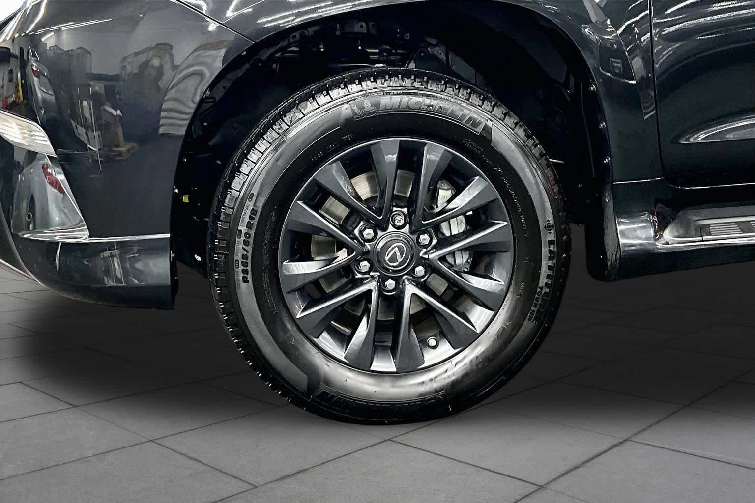 Used 2023 Lexus GX 460 Premium w/ Premium Package AWD/4WD image 11