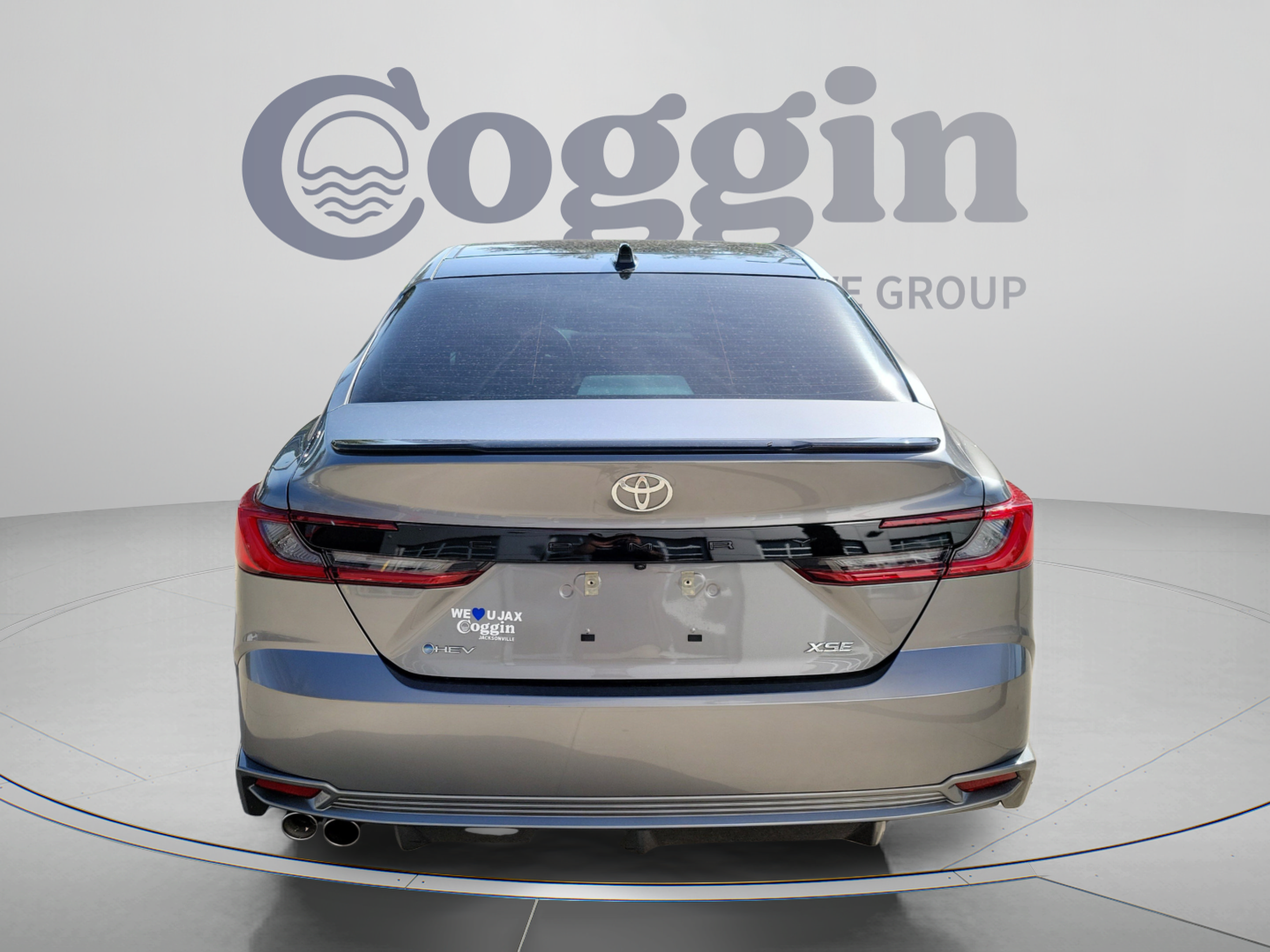 Used 2025 Toyota Camry XSE FWD image 3
