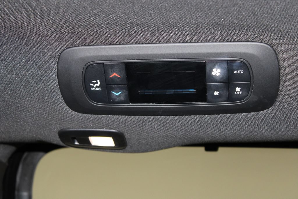 Used 2025 Chrysler Pacifica Limited FWD image 60