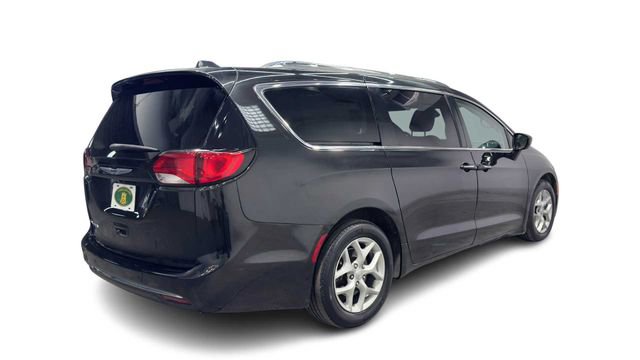 Used 2019 Chrysler Pacifica Touring-L Plus w/ Tire & Wheel Group FWD image 2